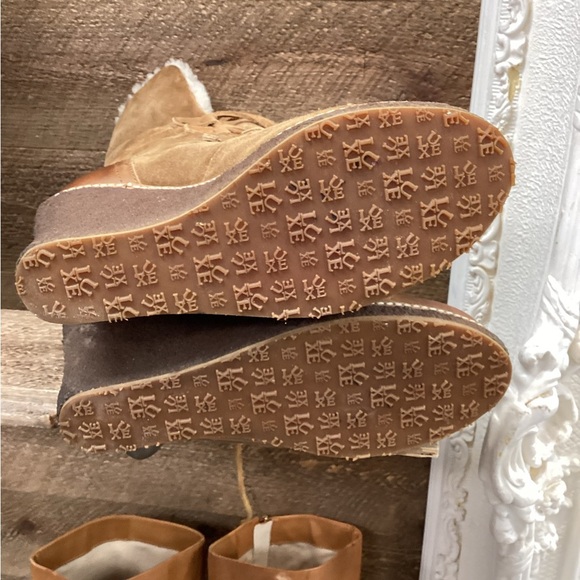 Australia Luxe Collective “Mona” Suede Shearling Wedge Boots – Size 8 - Picture 8 of 11